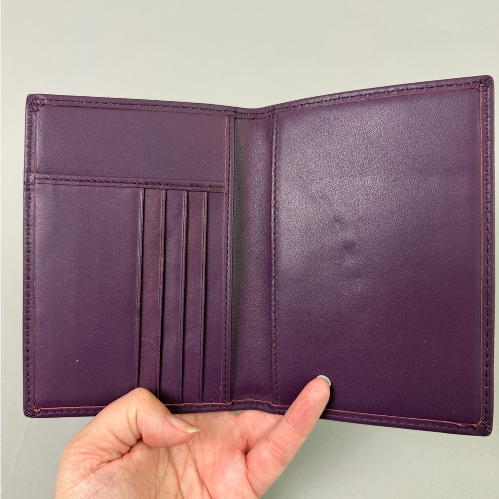Gilmore Girls “In Omnia Paratus” Passport Holder Travel Wallet - Picture 2 of 3